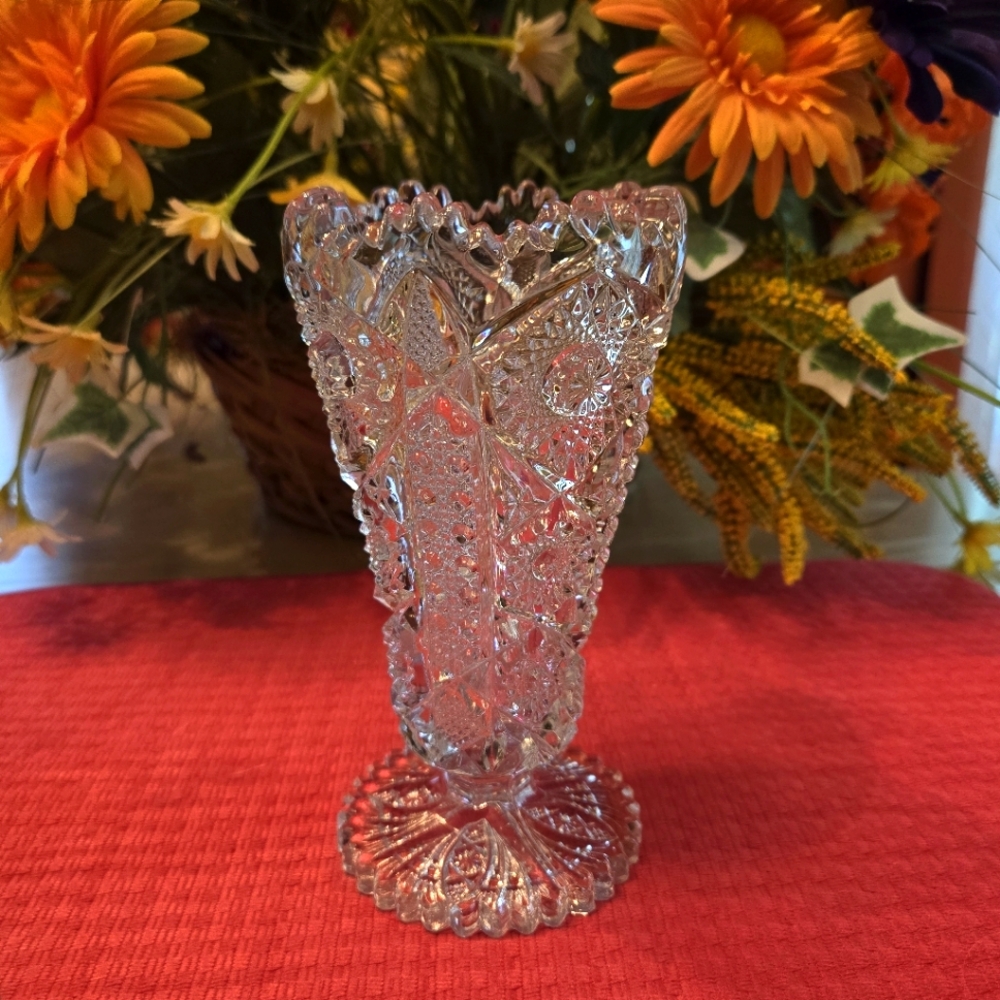 Exquisite Vintage, Cut Glass Vase, Intracate Cit & Clarity, 1940s-1970s